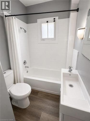 36 Brighton Avenue, St. Catharines, ON - Indoor Photo Showing Bathroom