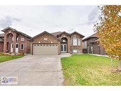 4579 PERIWINKLE Crescent Windsor, ON N9G 3G8