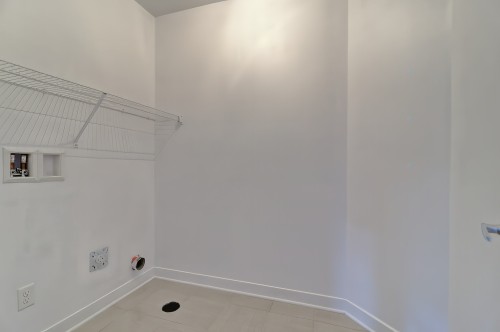 Salle de lavage - 667 Rue De Pompadour, Mascouche, QC 