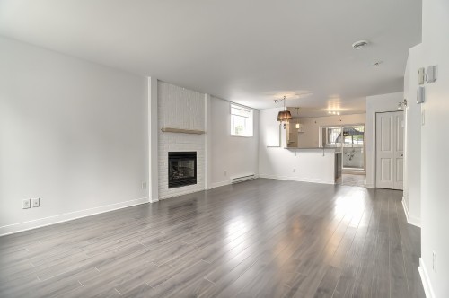 Salon - 667 Rue De Pompadour, Mascouche, QC 