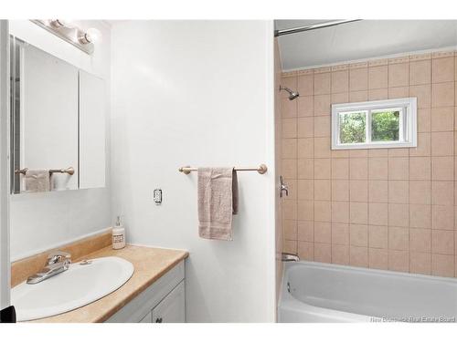 99 Lake Dr, Minto, NB 