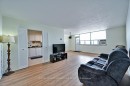 1015-2550 Pharmacy Avenue, Toronto, ON  - Indoor Photo Showing Living Room 