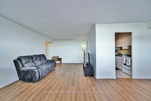 1015-2550 Pharmacy Avenue, Toronto, ON - Indoor Photo Showing Living Room