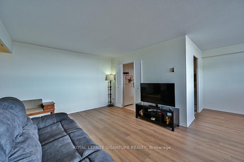 1015-2550 Pharmacy Avenue, Toronto, ON - Indoor Photo Showing Living Room