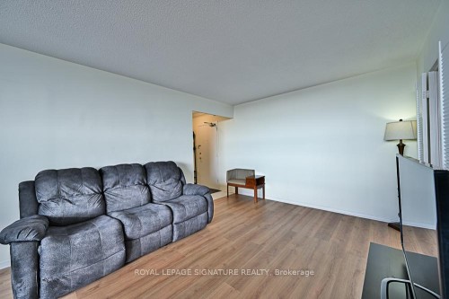 1015-2550 Pharmacy Avenue, Toronto, ON - Indoor Photo Showing Living Room