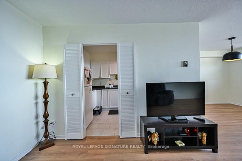 1015-2550 Pharmacy Avenue, Toronto, ON - Indoor