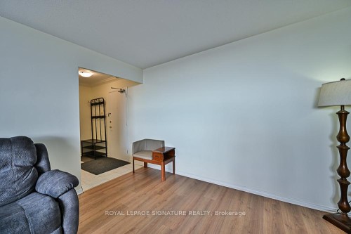 1015-2550 Pharmacy Avenue, Toronto, ON - Indoor