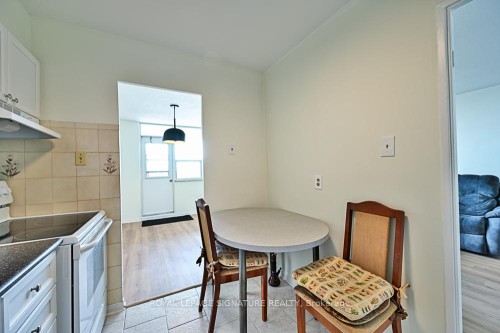 1015-2550 Pharmacy Avenue, Toronto, ON - Indoor