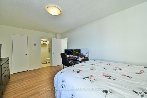 1015-2550 Pharmacy Avenue, Toronto, ON - Indoor Photo Showing Bedroom