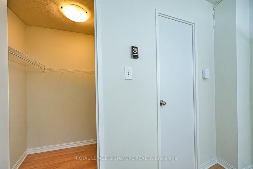 1015-2550 Pharmacy Avenue, Toronto, ON - Indoor Photo Showing Other Room