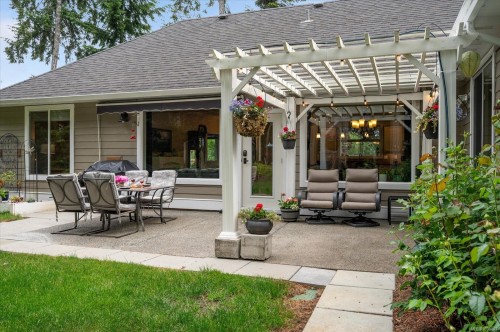 3936 Creekside Dr, Bowser, BC 