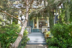 1377 Rockland Ave Victoria, BC V8S 1V7