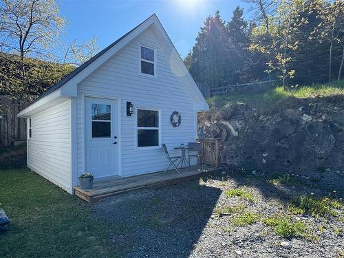 9 Loop Road, Happy Adventure, NL 