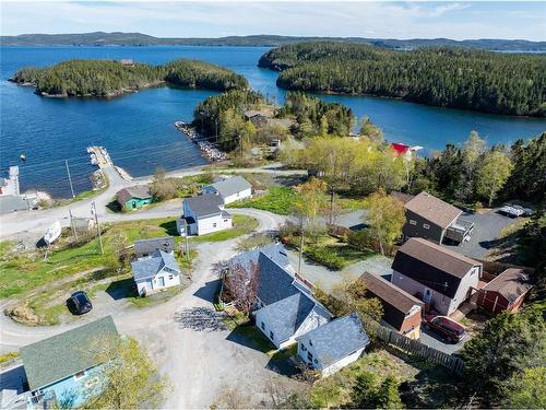 9 Loop Road, Happy Adventure, NL 