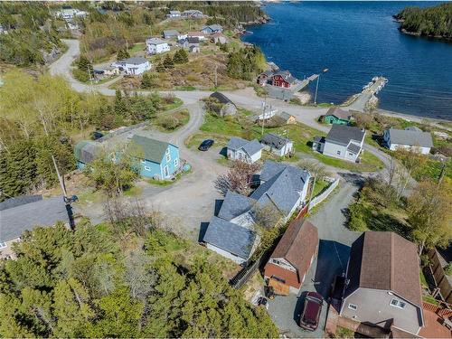 9 Loop Road, Happy Adventure, NL 