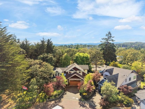 3962 Stan Wright Lane, Saanich, BC 