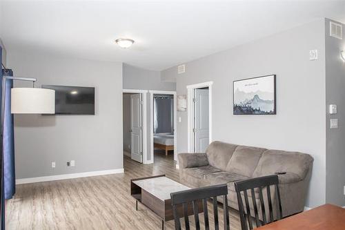 70 Main St, Riverton, MB 