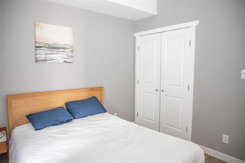 70 Main St, Riverton, MB 