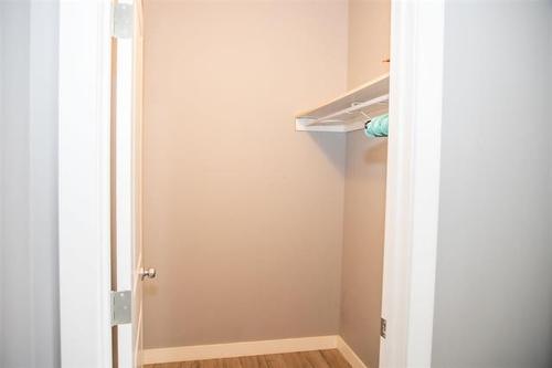70 Main St, Riverton, MB 