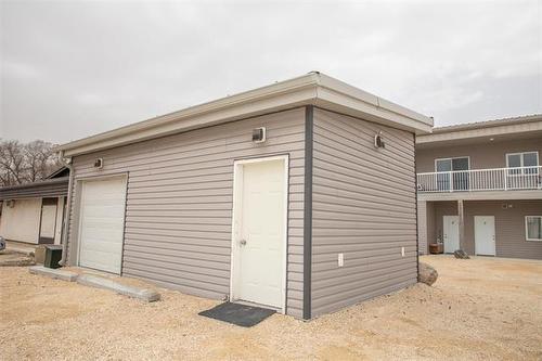 70 Main St, Riverton, MB 