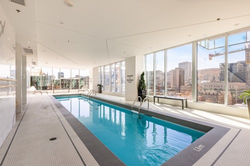 Piscine - Ph3701-1155 Rue De La Montagne, Montréal (Ville-Marie), QC - Indoor Photo Showing Other Room With In Ground Pool