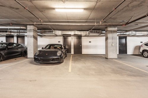Garage - Ph3701-1155 Rue De La Montagne, Montréal (Ville-Marie), QC - Indoor Photo Showing Garage