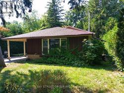 27 SHIPPIGAN CRESCENT Toronto, ON M2J 2G1