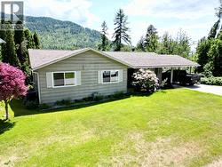 837 9th Street Montrose, BC V0G 1P0