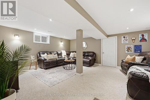 477 Queen Victoria Drive, Hamilton, ON 