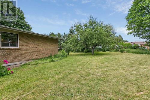 33 Kendleton Drive, Toronto, ON 