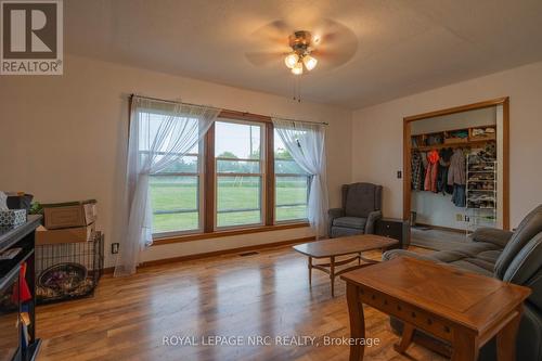 Spacious Living Room - 8010 Silver Street, West Lincoln (West Lincoln), ON 