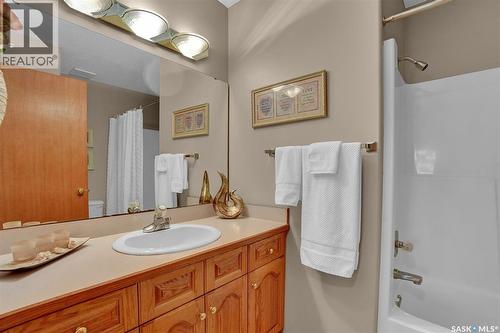 7002 Maple Wood Crescent, Regina, SK 