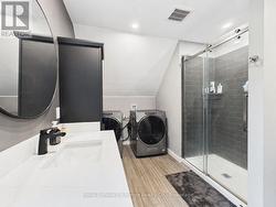 Second Level 4 pc Bath/ Laundry - 