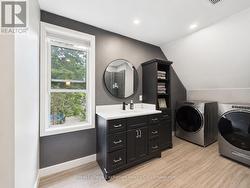 Second Level 4 pc Bath/ Laundry - 