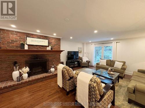 347 Pinetree Way, Mississauga, ON 