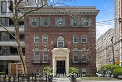 45 - 8 ST THOMAS STREET Toronto, ON M5S 2B8