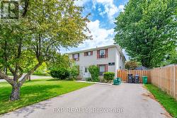 33 EARLSDALE CRESCENT Brampton, ON L6T 3A7