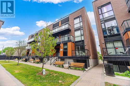 302 - 26 COLES AVENUE  Vaughan, ON L4L 0J1