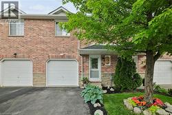 39 PINEWOODS Drive Unit# 35  Stoney Creek, ON L8J 3Z4