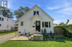 6 CEDARDALE AVENUE St. Catharines (Secord Woods), ON L2P 1A9