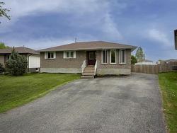 205 Linden Court Thunder Bay, ON P7B 6R6
