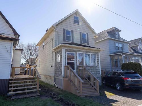 708 McLeod Street  Thunder Bay, ON P7C 2Z6