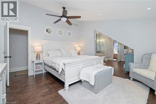 Primary bedroom with open concept ensuite - 58 Central Drive, Hamilton, ON 