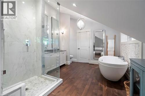 Open concept ensuite bath - 58 Central Drive, Hamilton, ON 