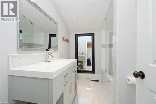 Second Full Bath on upper level - 58 Central Drive, Hamilton, ON 