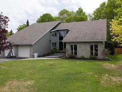 115 Chercover Drive Thunder Bay, ON P7G 1A7