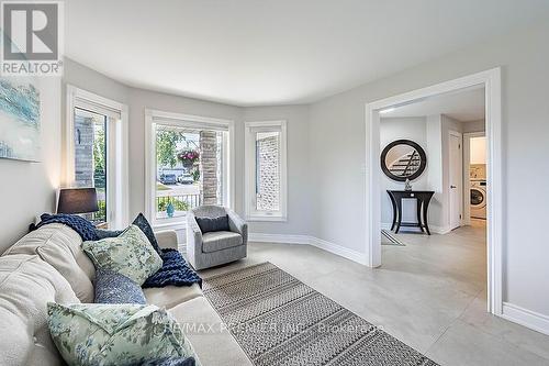 2 Grace Crescent, Barrie, ON 