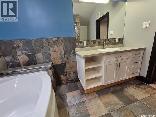 826 Chaplin Street E, Swift Current, SK 