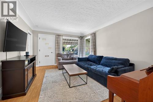 1104 Ellis St E, Windsor, ON 