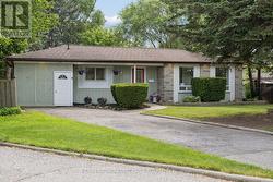 861 BOXWORTH PLACE Pickering, ON L1W 2K9
